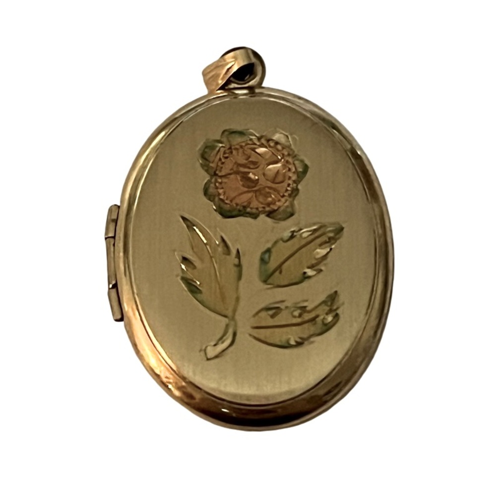Vtg Gold Tone Oval Locket Etched Floral Design. Pre Owned